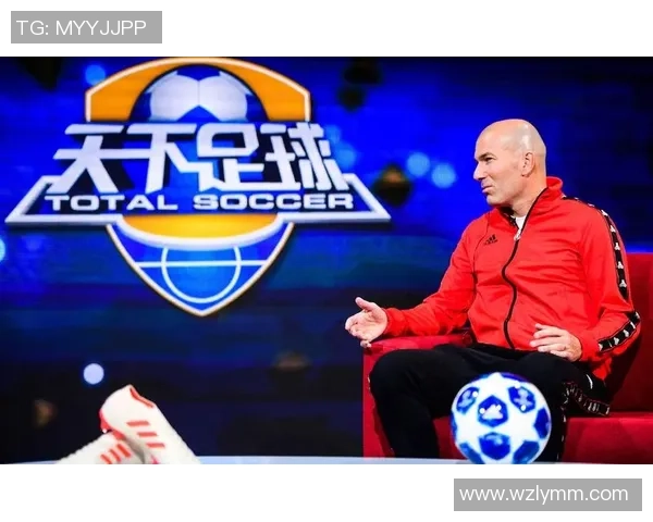 《世界足球传奇球星全景手册精彩呈现各大名将风采与荣誉》 《世界足球传奇球星全景手册精彩呈现各大名将风采与荣誉》