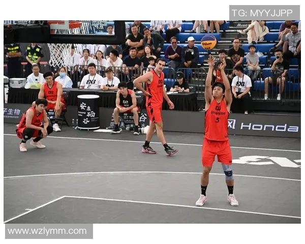 从足球场到篮球场:当足球明星转战篮球世界的故事与挑战 从足球场到篮球场:当足球明星转战篮球世界的故事与挑战